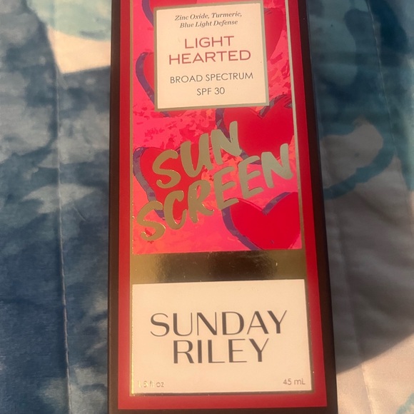 Sunday Riley Light Hearted Sunscreen SPF 30 - Picture 4 of 4